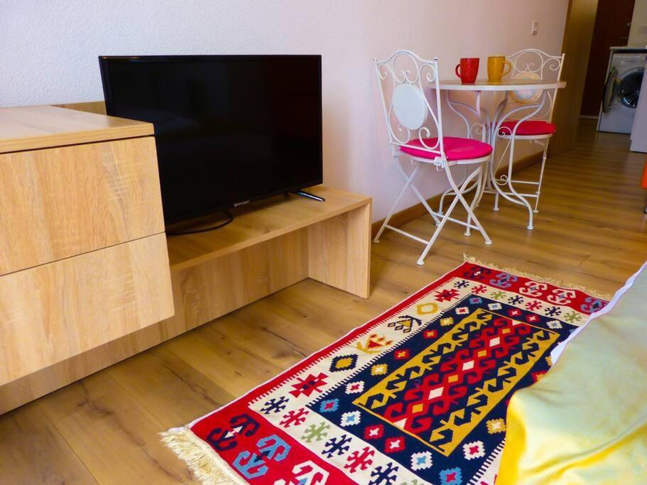 Live-Inn Stunning Apartment On Azneft Sq With President Palace & Old City Views Baku Luaran gambar