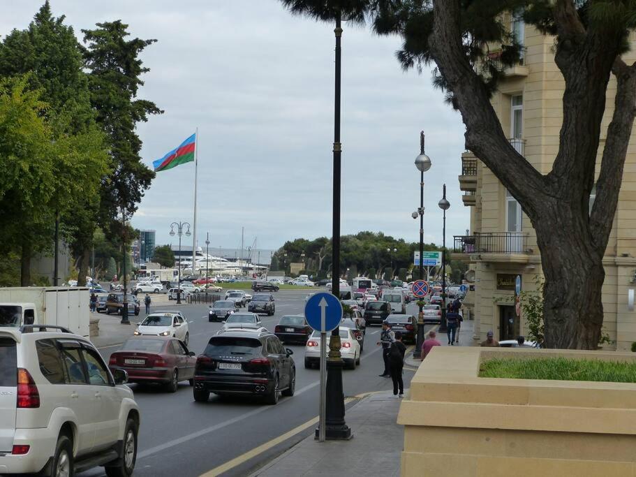 Live-Inn Stunning Apartment On Azneft Sq With President Palace & Old City Views Baku Luaran gambar