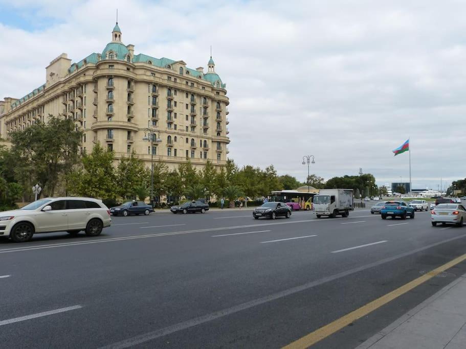 Live-Inn Stunning Apartment On Azneft Sq With President Palace & Old City Views Baku Luaran gambar