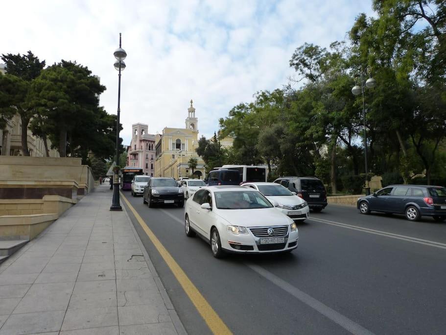 Live-Inn Stunning Apartment On Azneft Sq With President Palace & Old City Views Baku Luaran gambar