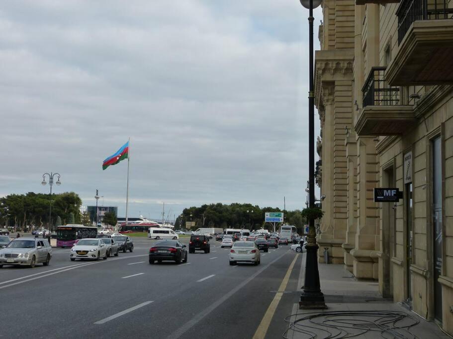 Live-Inn Stunning Apartment On Azneft Sq With President Palace & Old City Views Baku Luaran gambar