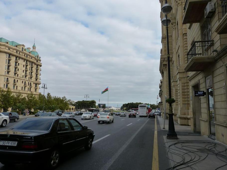 Live-Inn Stunning Apartment On Azneft Sq With President Palace & Old City Views Baku Luaran gambar