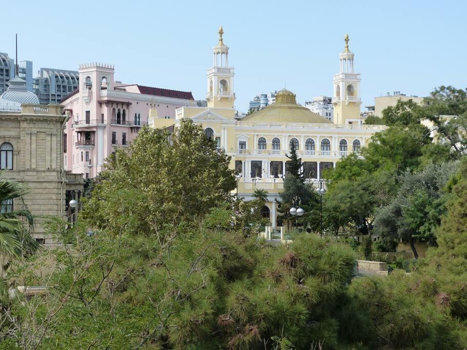 Live-Inn Stunning Apartment On Azneft Sq With President Palace & Old City Views Baku Luaran gambar