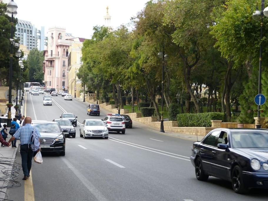 Live-Inn Stunning Apartment On Azneft Sq With President Palace & Old City Views Baku Luaran gambar