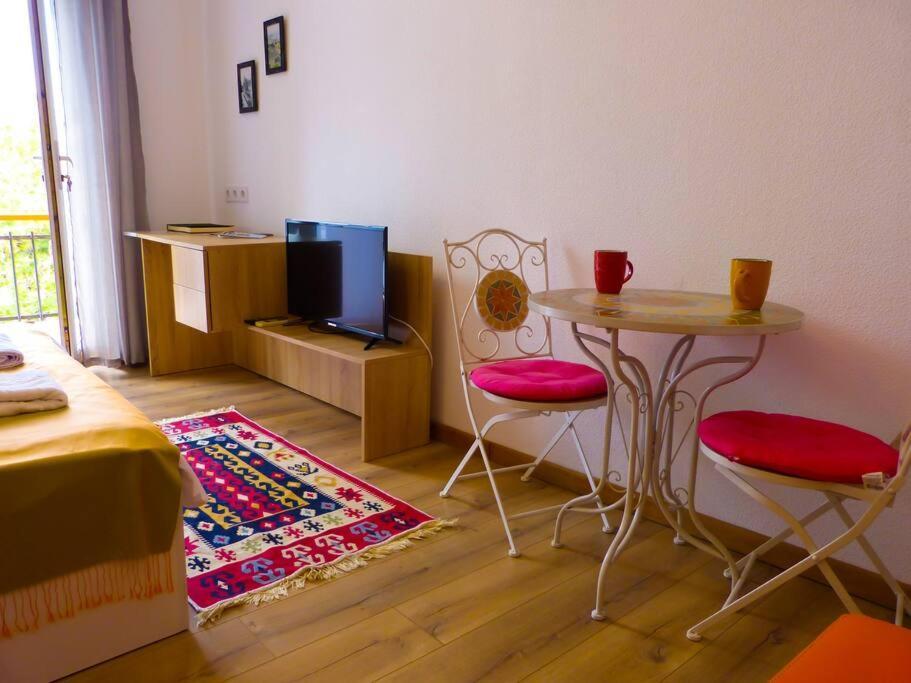 Live-Inn Stunning Apartment On Azneft Sq With President Palace & Old City Views Baku Luaran gambar